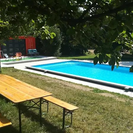 Au Bouton Dort Bed & Breakfast *